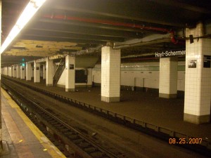 I couldn't find a photograph of the Myrtle Avenue stop, but here's another abandoned platform, the Hoyt-schermerhorn stop.